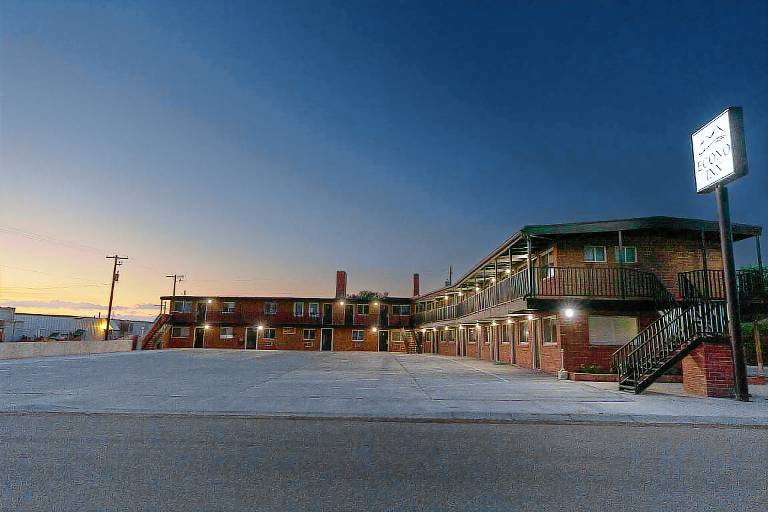 Econo Inn — photo 4