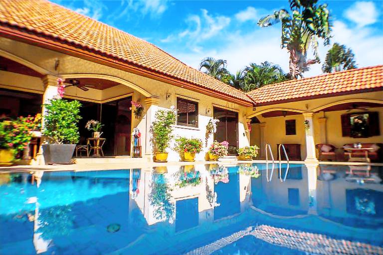 Coconut Paradise Villas in Rawai