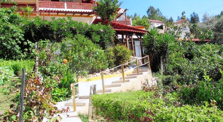 Vacation home with barbecue, patio & yard — photo 2