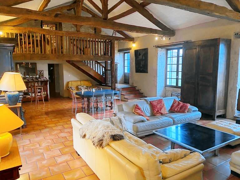 La Boissière – Peaceful White Stone Retreat with Pool and Air Conditioning — photo 5