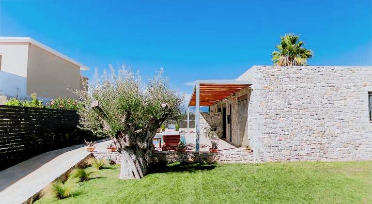 Holiday apartment with pool — photo 5
