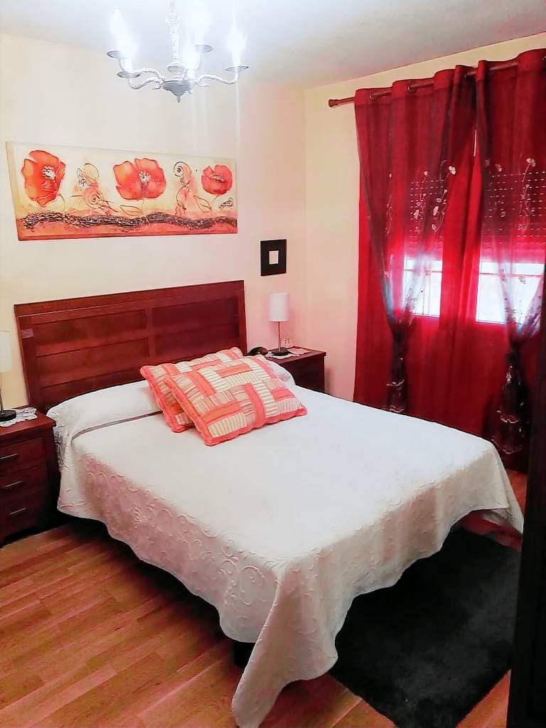 Child-friendly wonderful vacation home with patio & yard | Mountain view | Pets are welcome — photo 5