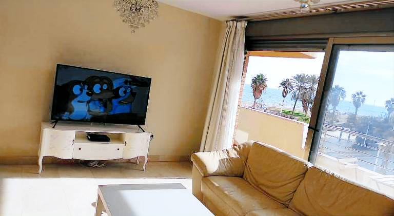Fully equipped holiday apartment with hot tub & terrace | Next to the beach | Good for workation | Pets are welcome — photo 2