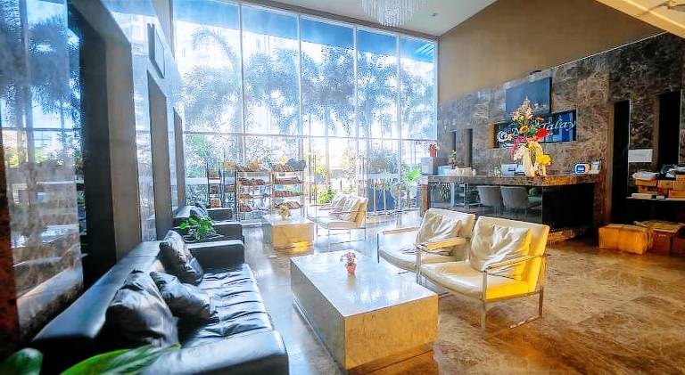Large 2BR 2BA Condo by the Beach — photo 3