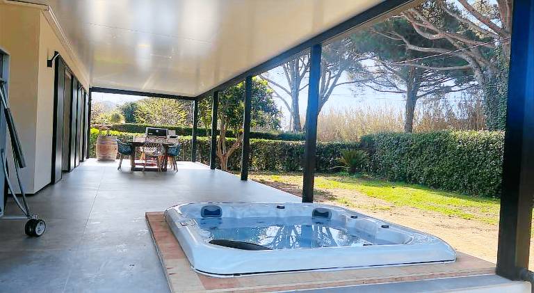 Villa with pool & jacuzzi — photo 4