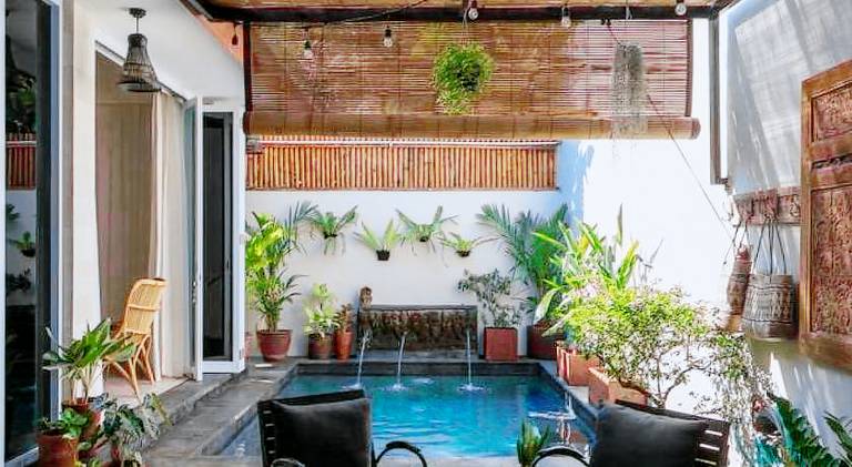 Villa with pool — photo 4