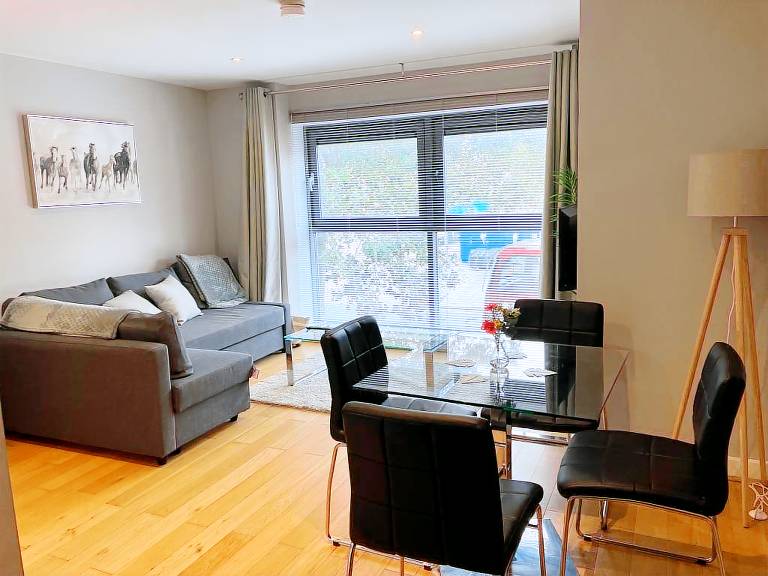 Contemporary 1BD Flat Bristol City Centre