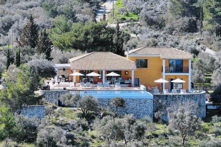 Villa Borsa: Secluded Retreat with Sea Views, Gym and near famous beaches — photo 2