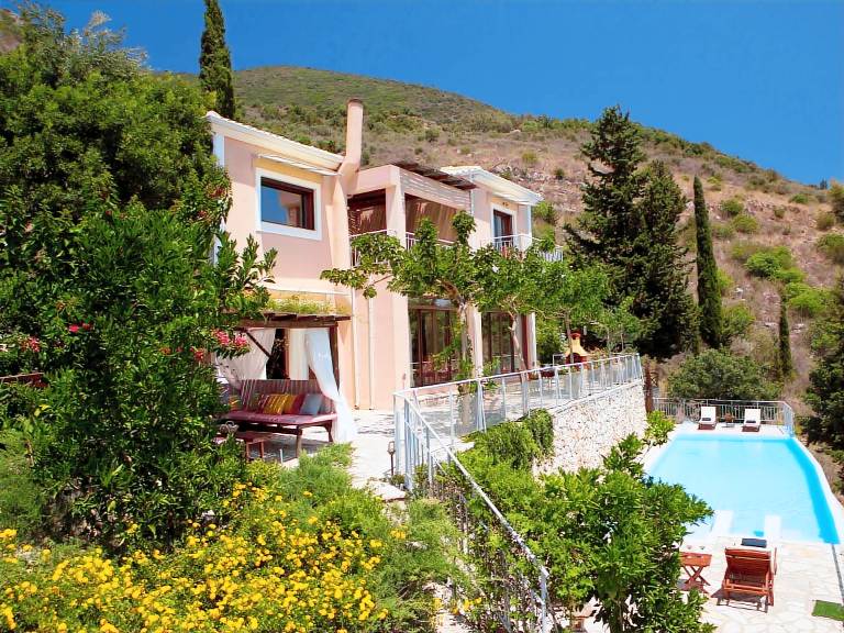 Fully equipped house with grill, yard & private pool | Pets are welcome in Lefkada