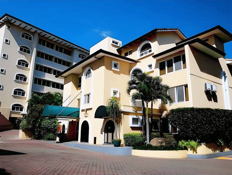 Apartotel & Suites Villas del Rio