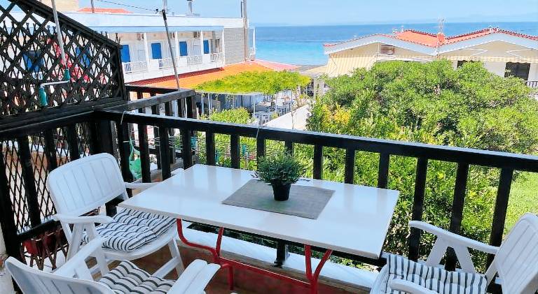 Apartment with barbeque, terrace & garden in Kassandra