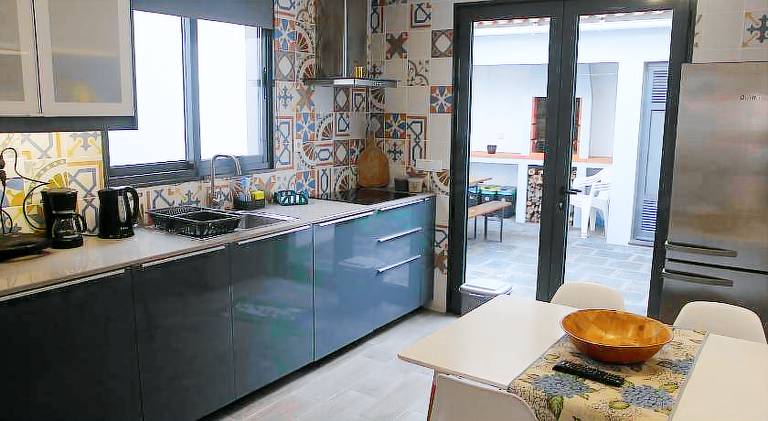Fully equipped vacation home with patio & barbecue | Next to Portas da Cidade de Ponta Delgada | Pets are welcome — photo 2