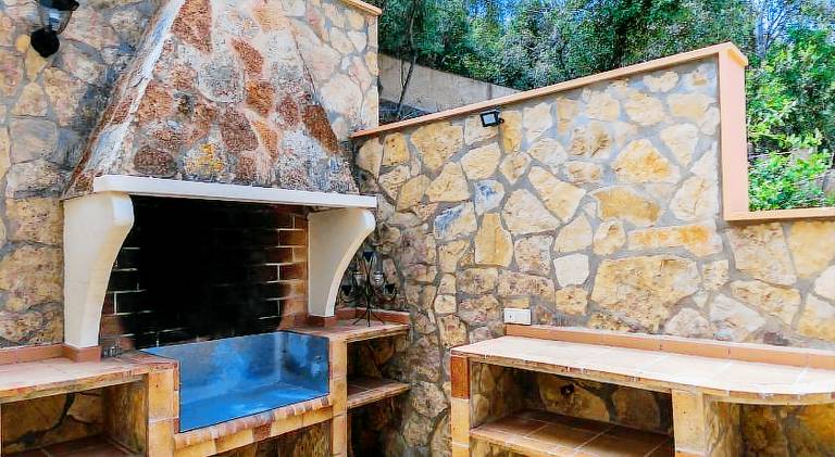 Villa with terrace, garden & barbecue — photo 4