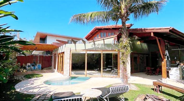 Vacation home with pool | Beach nearby | Pets allowed in Ubatuba