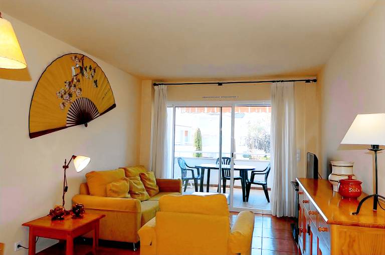 Fully equipped wonderful holiday apartment with patio & pool | Pets allowed — photo 3