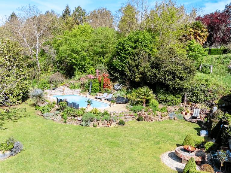 House with terrace, private pool & yard — photo 2