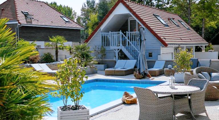 Gite de la Villa de la Croix avec piscine et parking a 4 minutes de l'A26 in Troyes