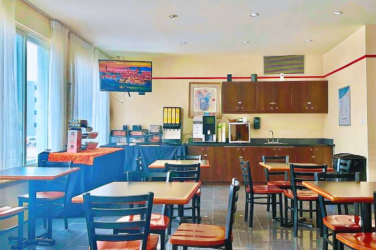 Econo Lodge City Centre — photo 3