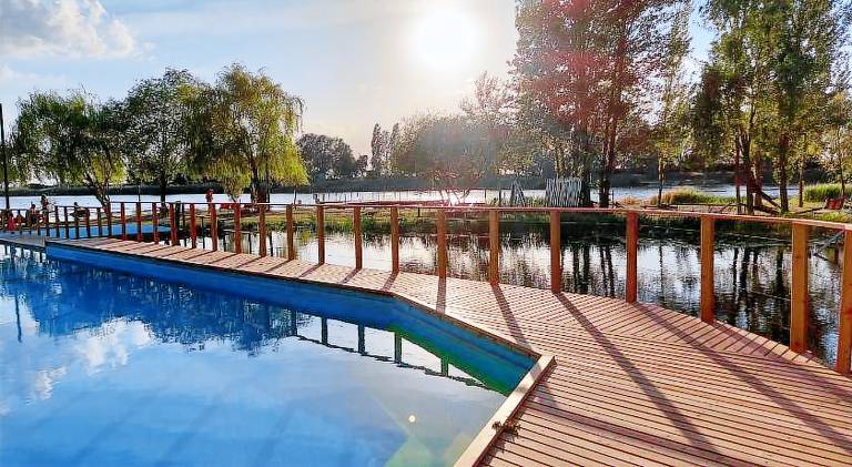 Pleasant house with yard, pool & grill | Dogs allowed — photo 2