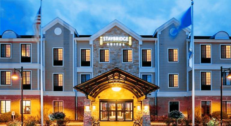 Staybridge Suites Milwaukee West-Oconomowoc By IHG — photo 2
