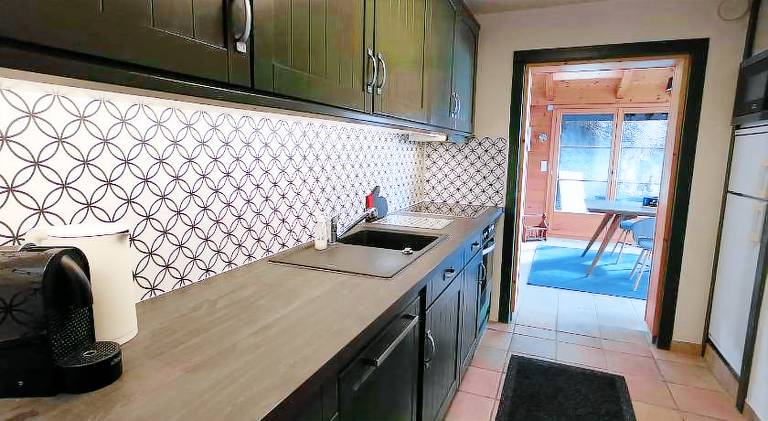 Chalet with hot tub — photo 5
