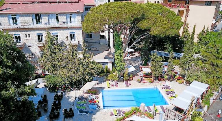 GARDEN HOTEL