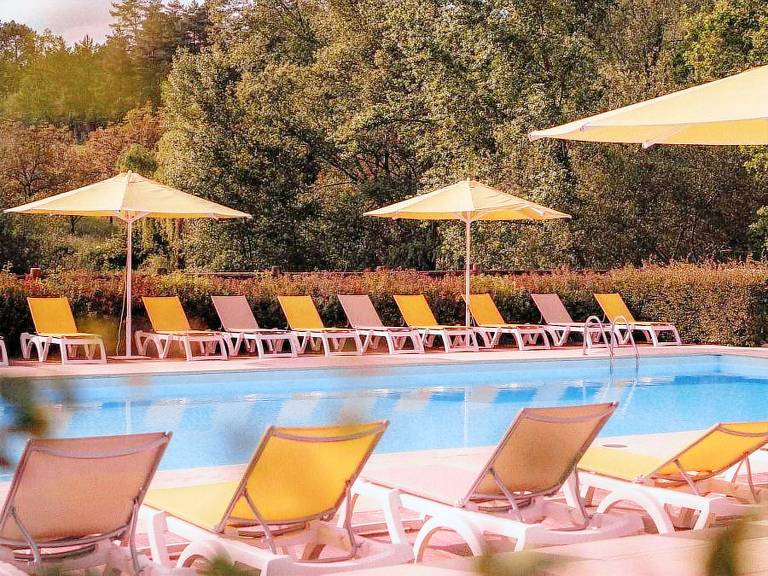 Family-friendly lovely chalet with heated pool & patio | Pet-friendly in Bergerac