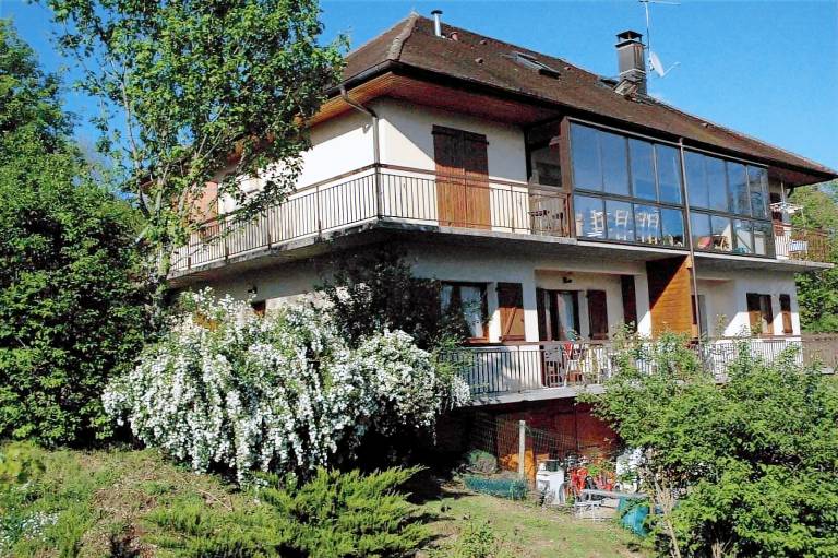 Appartement Monnet-la-ville
