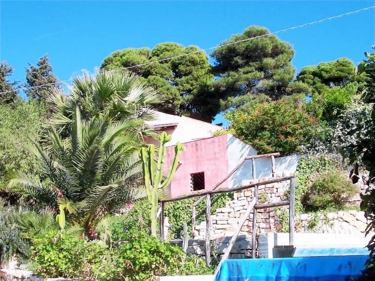 House with grill, terrace & private pool — photo 4