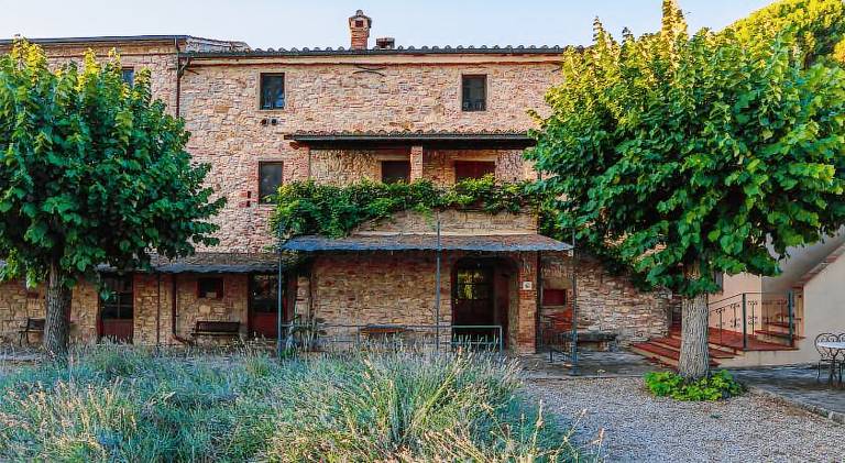 Rental apartment with pool in Passignano sul Trasimeno