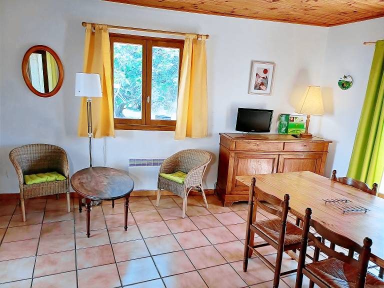 Gite with terrace, barbecue & yard — photo 3