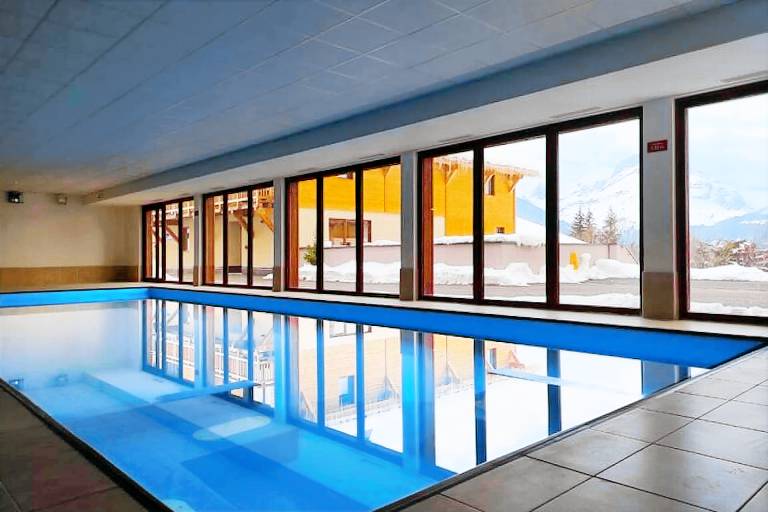 Beautiful rental apartment with patio, pool & sauna | Ski nearby | Dogs allowed — photo 4