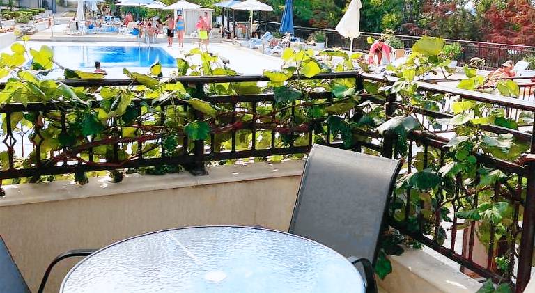 Serviced apartment with garden, terrace & pool — photo 5