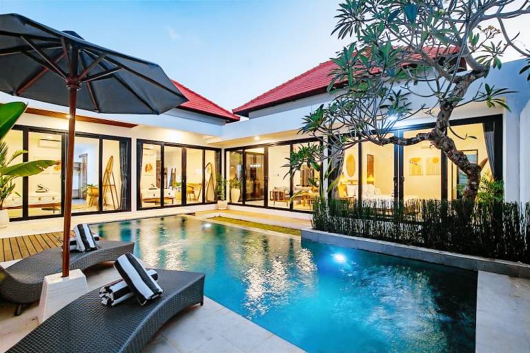 Family-oriented vacation home with pool, patio & garden | Dogs allowed — photo 2