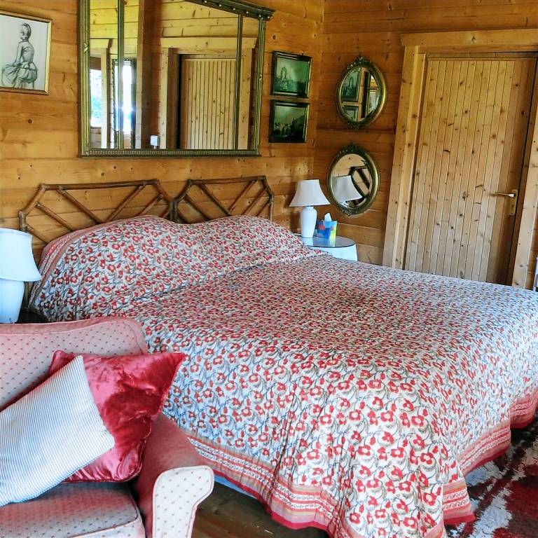 Cabin with yard — photo 3