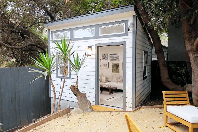 House  Woodland Hills