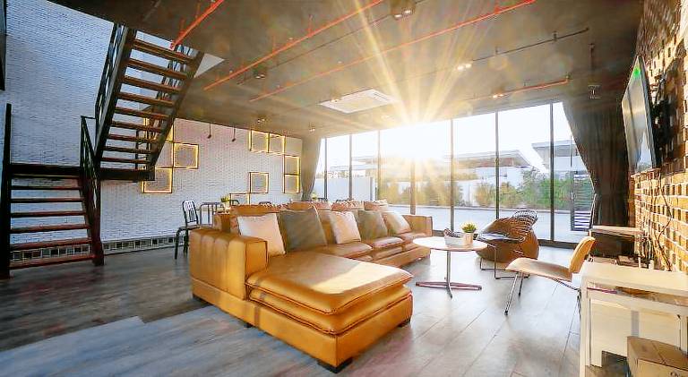 Villa with pool — photo 3