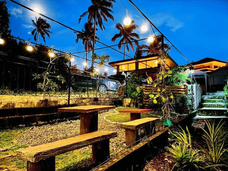 Pleasant vacation home with grill, garden & hot tub | Pets allowed — photo 4