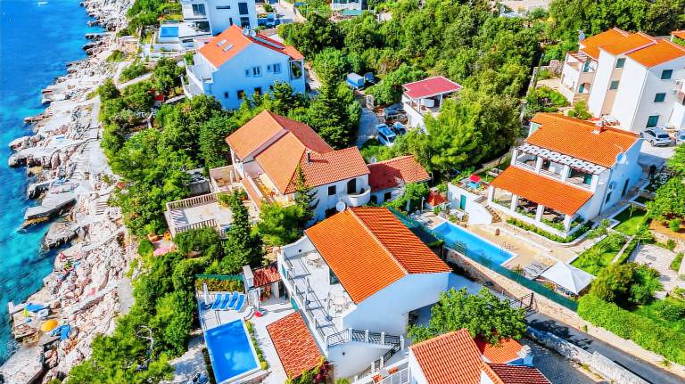 Holiday House Ariana - lovely holiday home with a pool near the beach by MyWaycation in Sibenik