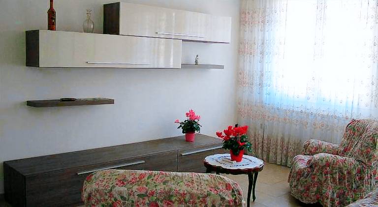 Rental apartment with 2 rooms for 5 persons — photo 2
