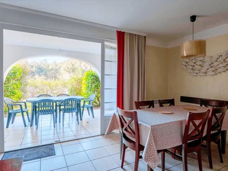 Holiday apartment with pool — photo 2