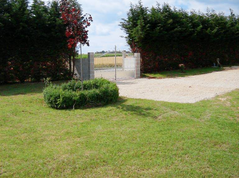 Family-oriented vacation home with garden, barbecue & private pool | Pool view | Pets allowed — photo 4