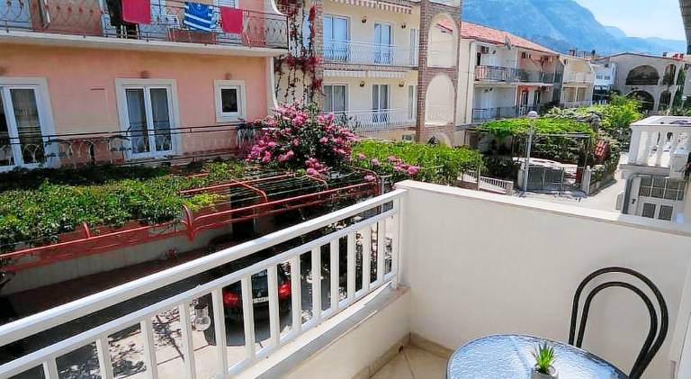 Rental apartment with BBQ & terrace — photo 4