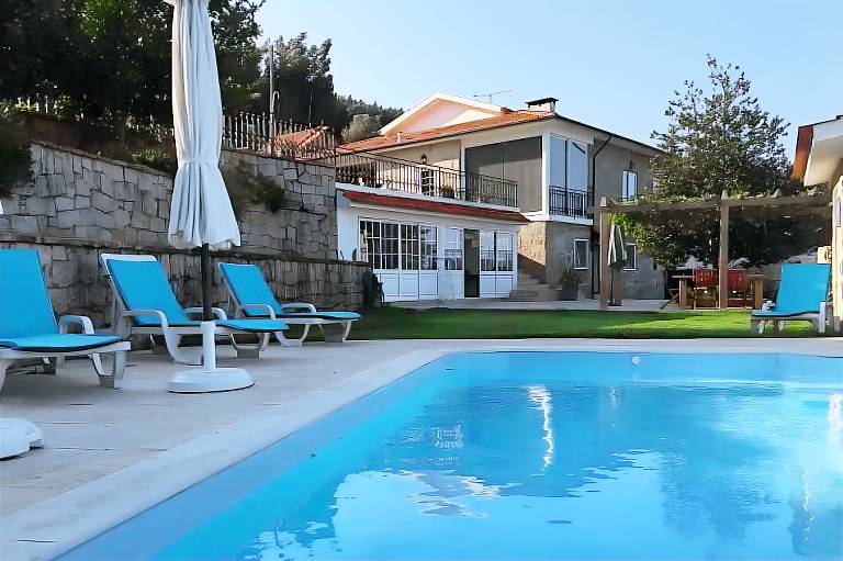 Vacation home with garden, private pool & terrace | Garden view in Viseu