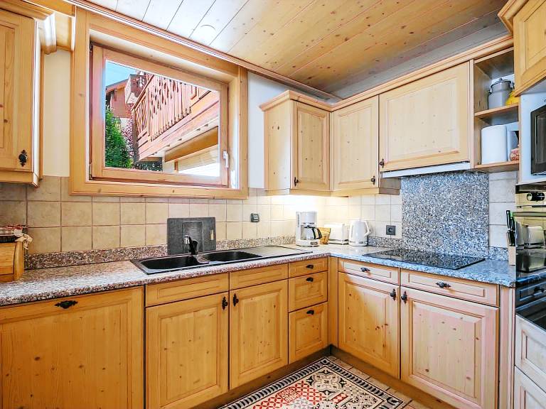 Spacious 6-room apartment for 10 near slopes, pets OK, parking, WiFi — photo 2