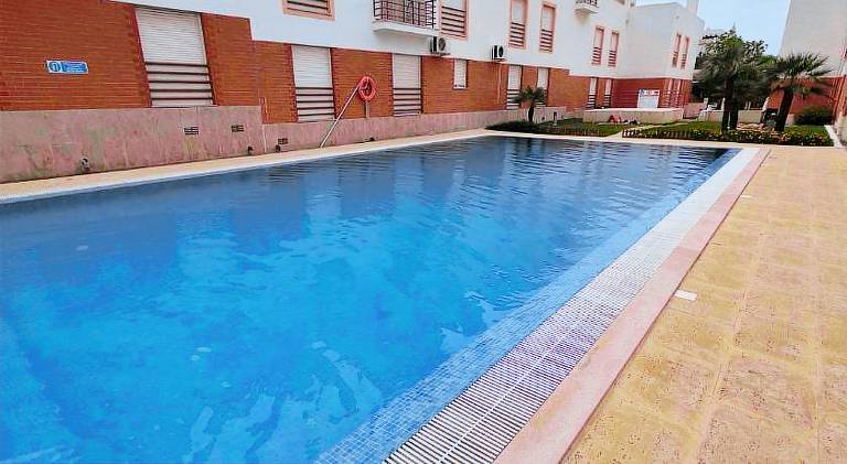 Fully equipped beautiful rental apartment with patio & pool | Pets are welcome — photo 3