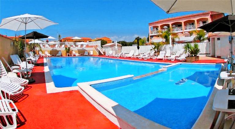 Serviced apartment with garden, private pool & patio | Close to the beach | Dogs allowed in Hyères