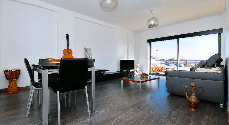 Rental apartment with patio & jacuzzi — photo 2
