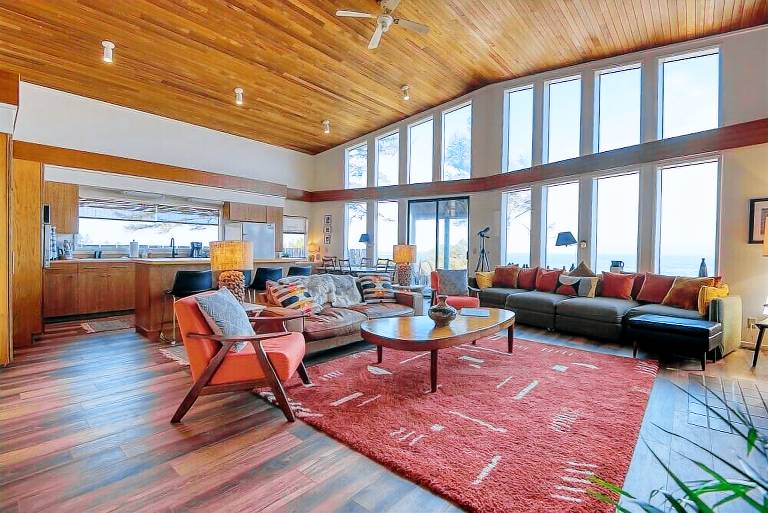 House Coos Bay