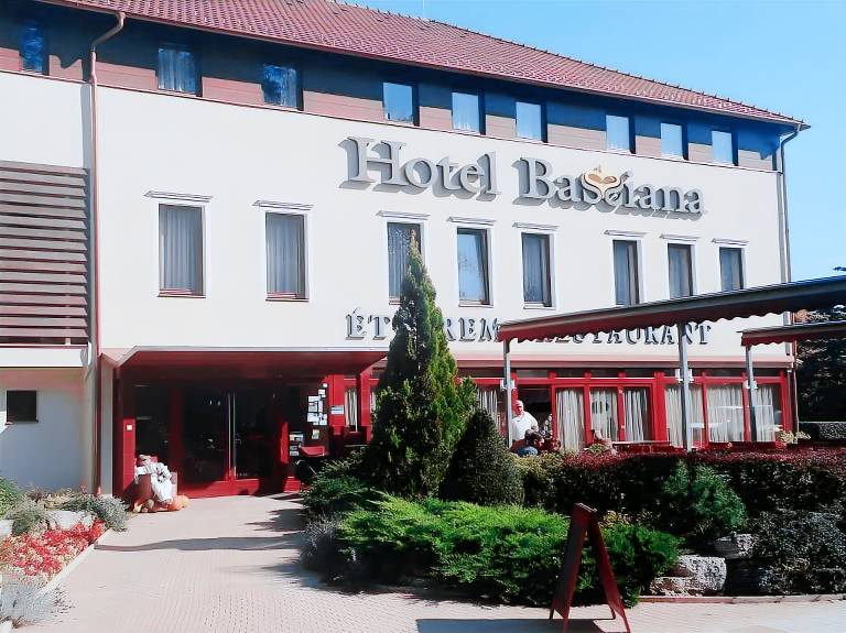 Bassiana Hotel es Etterem in Sarvar